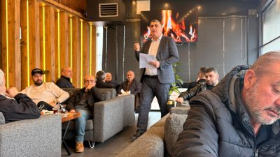 Sultanbeyli Taksiciler Derneği, ilçe genelinde faaliyet gösteren taksi ve minibüs