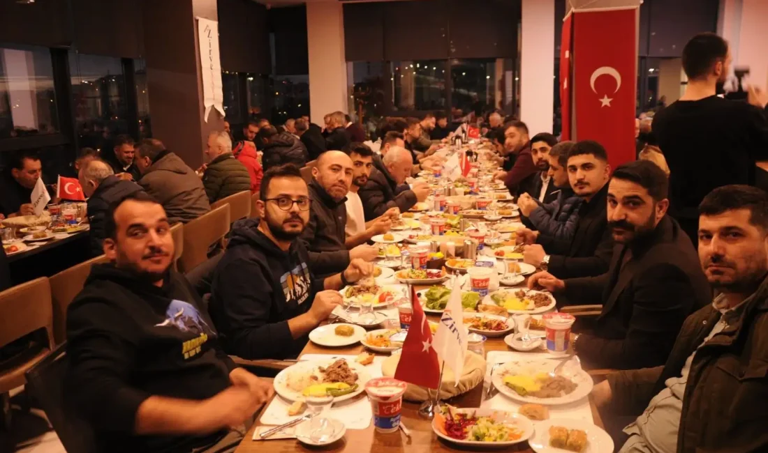Sultanbeyli’nin köklü firmalarından Zirve Yapı, geleneksel hale getirdiği iftar programıyla