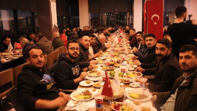 Sultanbeyli’nin köklü firmalarından Zirve Yapı, geleneksel hale getirdiği iftar programıyla