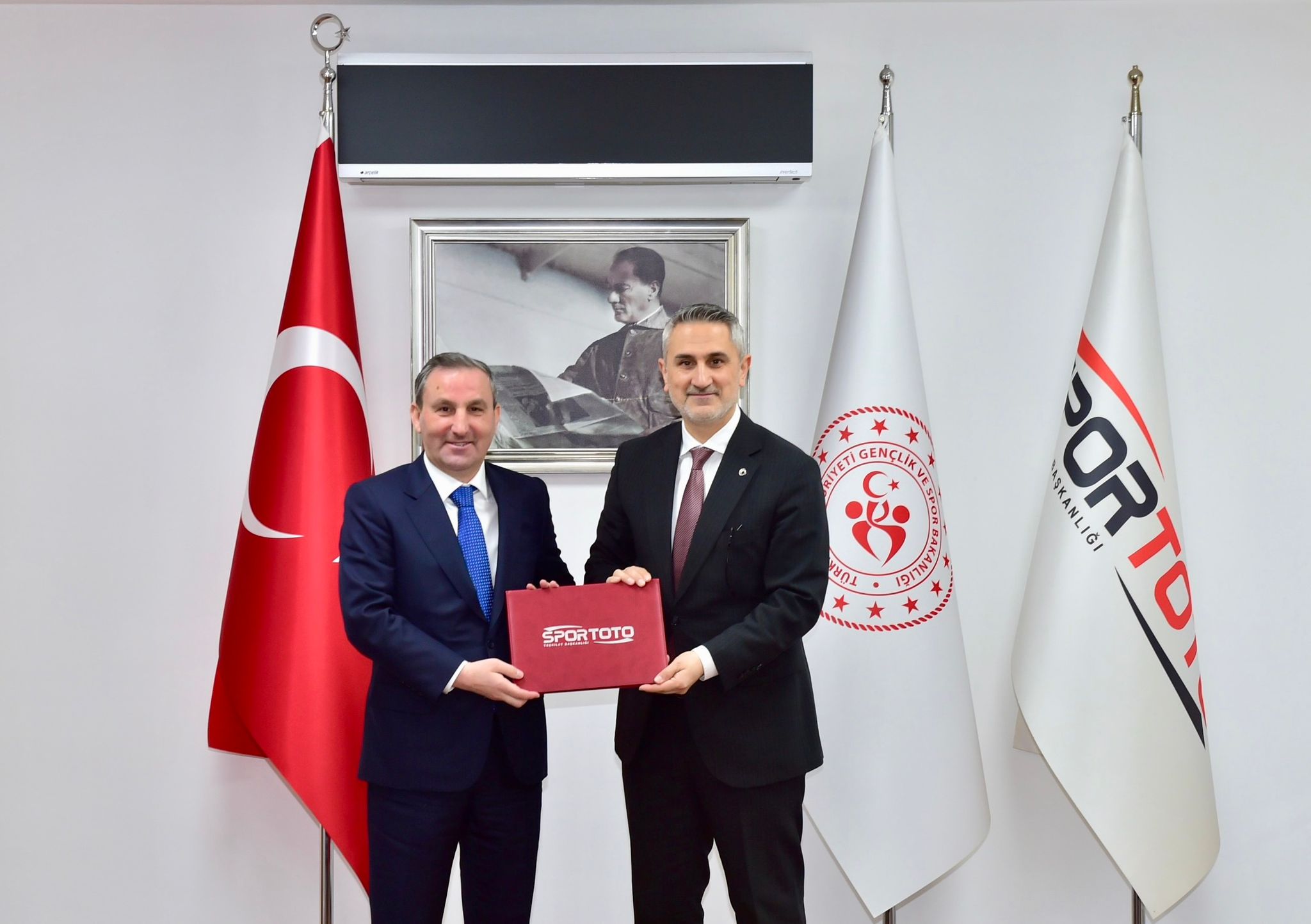 Sultanbeyli Belediye Başkanı Ali Tombaş, Ankara’da gerçekleştirdiği ziyaret kapsamında Spor