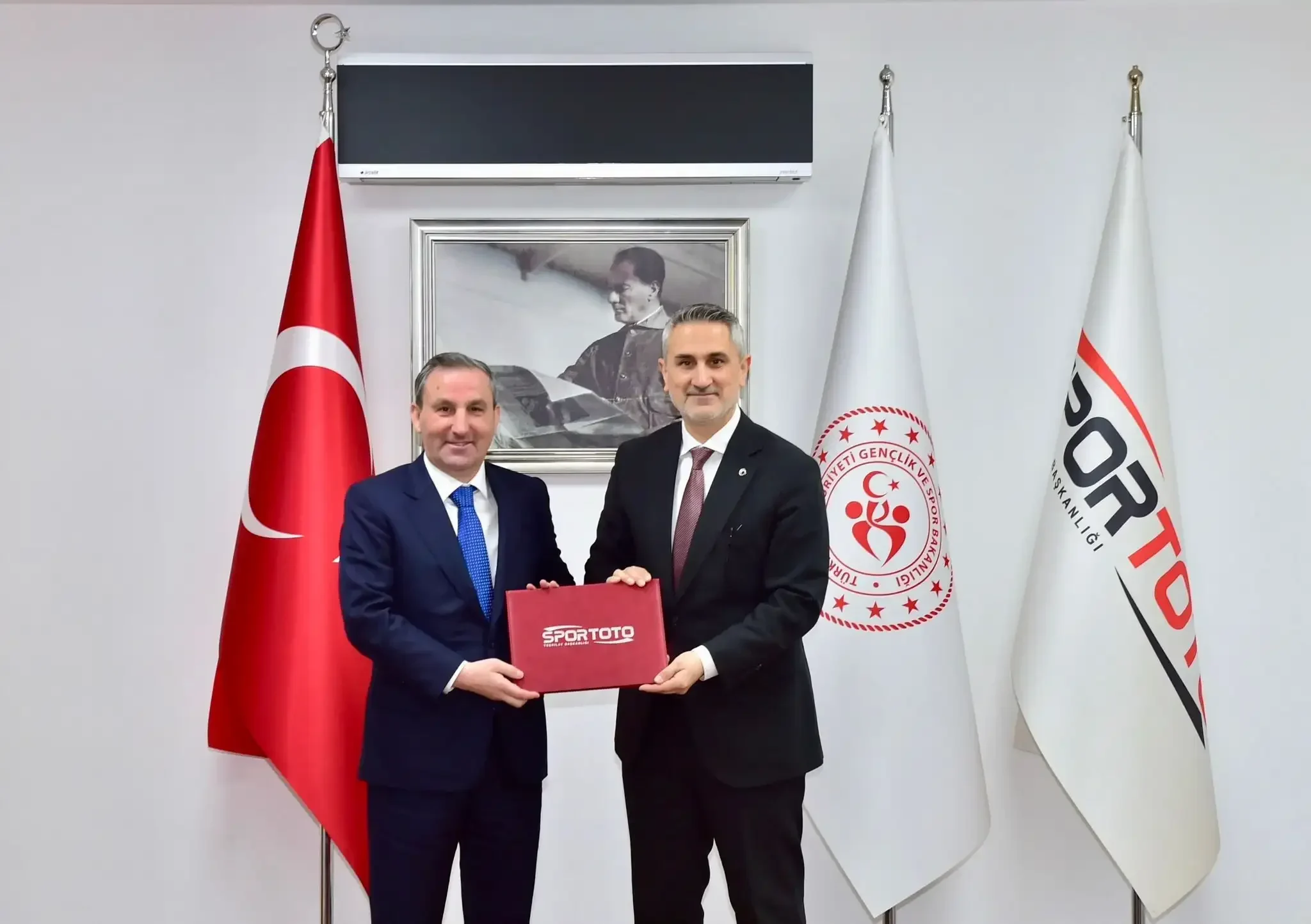 Sultanbeyli Belediye Başkanı Ali Tombaş, Ankara’da gerçekleştirdiği ziyaret kapsamında Spor