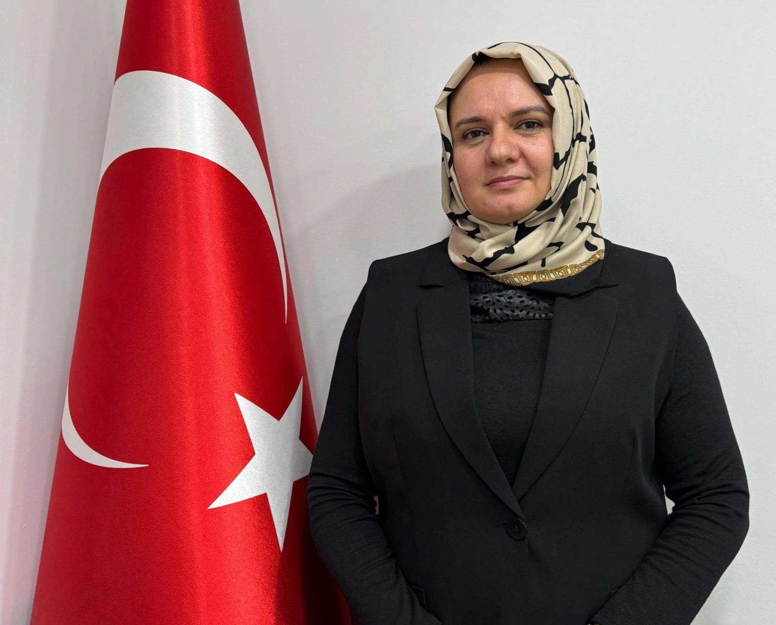 Döne DOĞUTEKİN yazdı ; BİR MİLLETİN AYAK İZLERİ: KUTSALLARIMIZ, ŞEREFİMİZDİR!