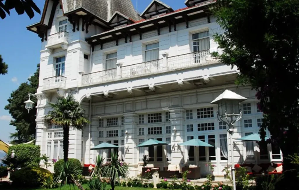 Büyükada Nizam Mahallesi’ndeki Anadolu Kulübü, 1937’de Yat Kulübü tesislerini icradan