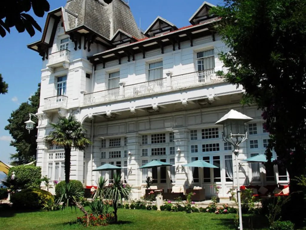 Büyükada Nizam Mahallesi’ndeki Anadolu Kulübü, 1937’de Yat Kulübü tesislerini icradan