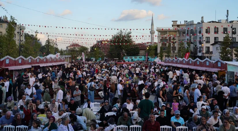 Sekizinci akşamda Topkapı Kaleiçi’nde canlandırmalar ve konser binlerce ziyaretçiyi buluşturdu.