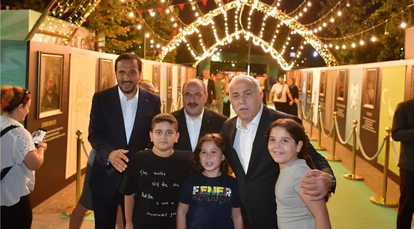 Bir Milletin Zafer Günleri’nin 7. akşamında Topkapı Kaleiçi binlerce ziyaretçiyi