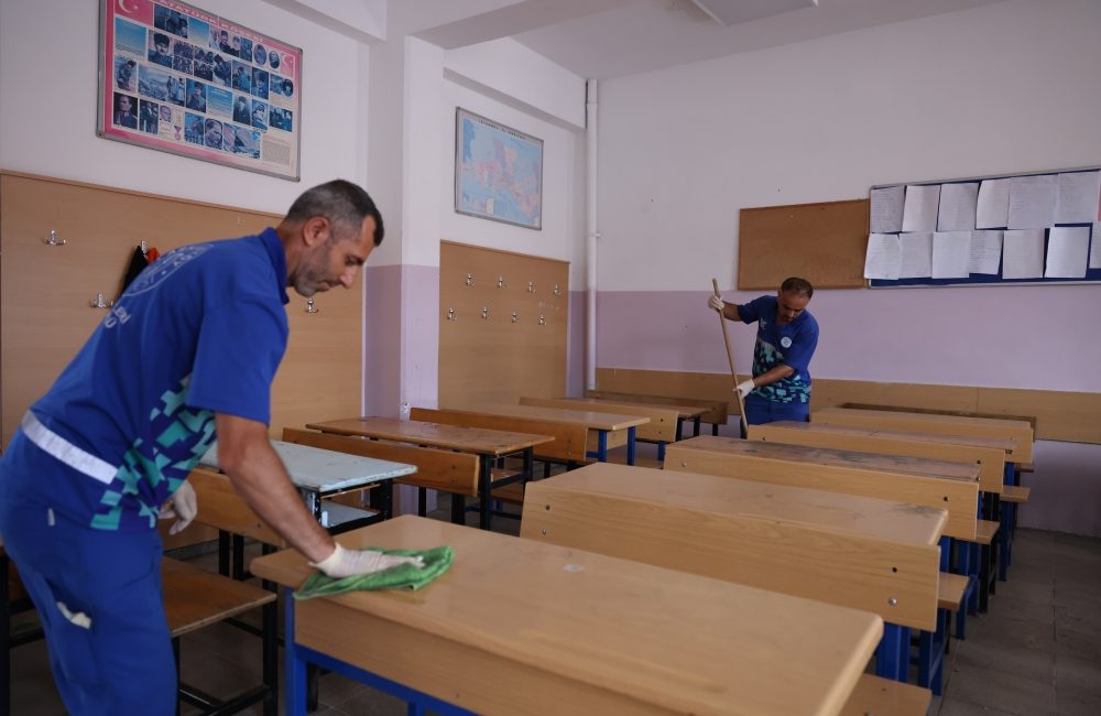 Arnavutköy Belediyesi, yeni eğitim öğretim yılı öncesinde öğrencilerin sağlıklı ortamlarda