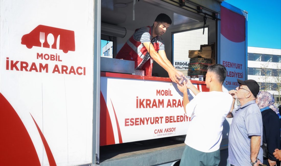 Esenyurt Belediyesi, KPSS Lisans sınavı öncesinde ilçe genelindeki okullarin önünde
