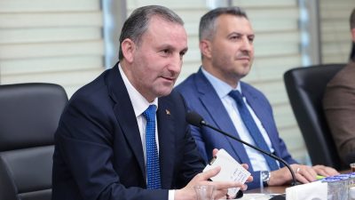 AK Parti Sultanbeyli'de ilçe başkanı ve grup üyelerinin katılımıyla toplantı