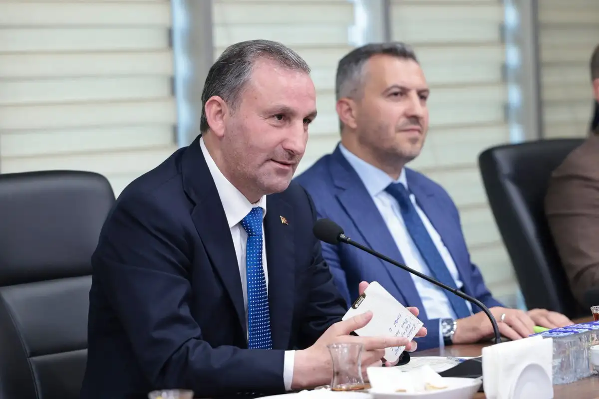 AK Parti Sultanbeyli'de ilçe başkanı ve grup üyelerinin katılımıyla toplantı