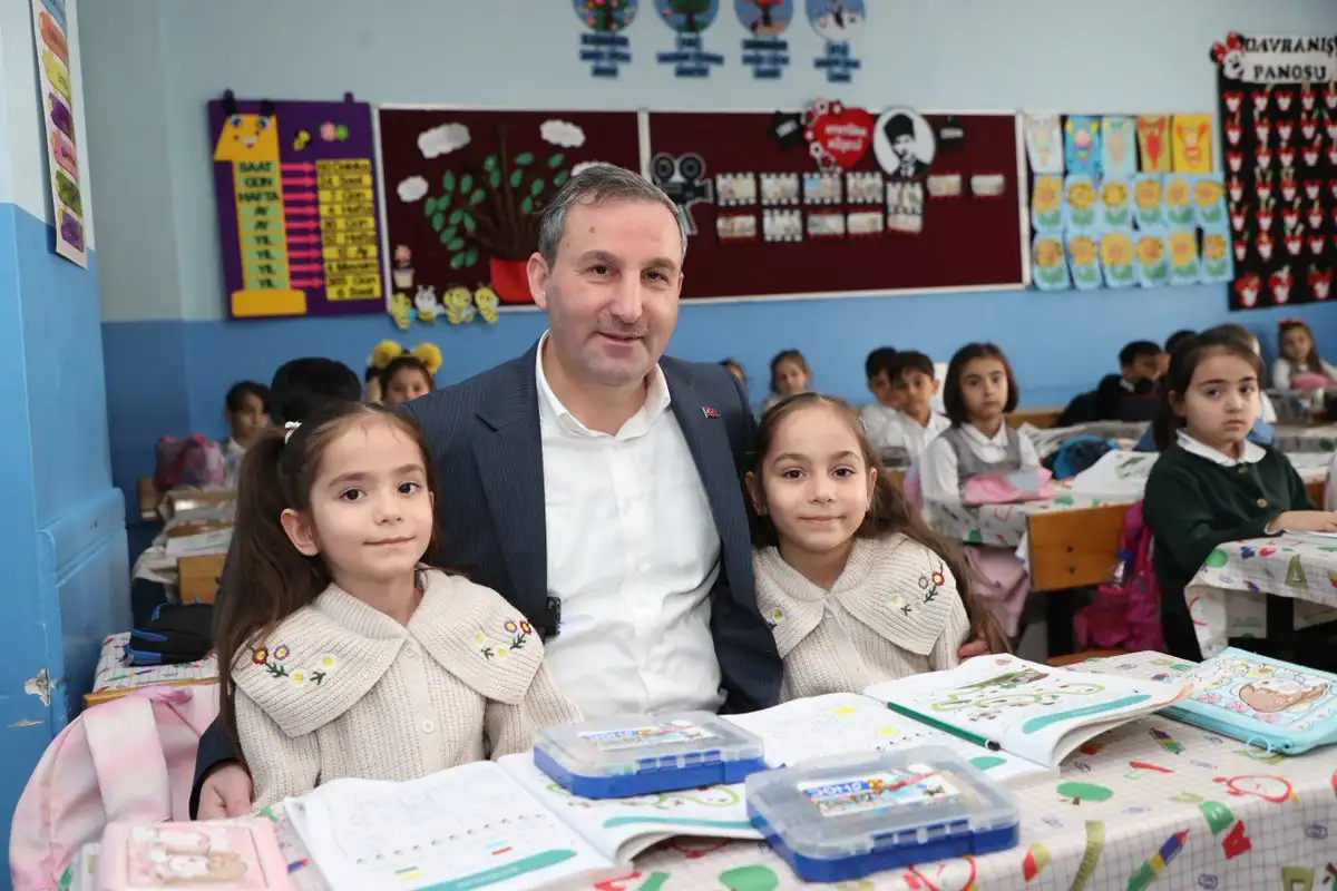 Sultanbeyli Belediye Başkanı Ali Tombaş, yeni eğitim öğretim yılının başlamasıyla