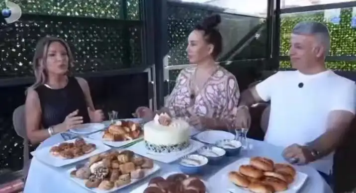 Daha önce abi dediği Kani Kundi Beyefendi ile ilişki yaşamaya
