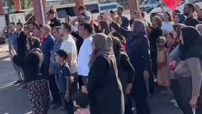 Adana Otogarı'nda vatan görevi için birliklerine teslim olmaya hazırlanan genç