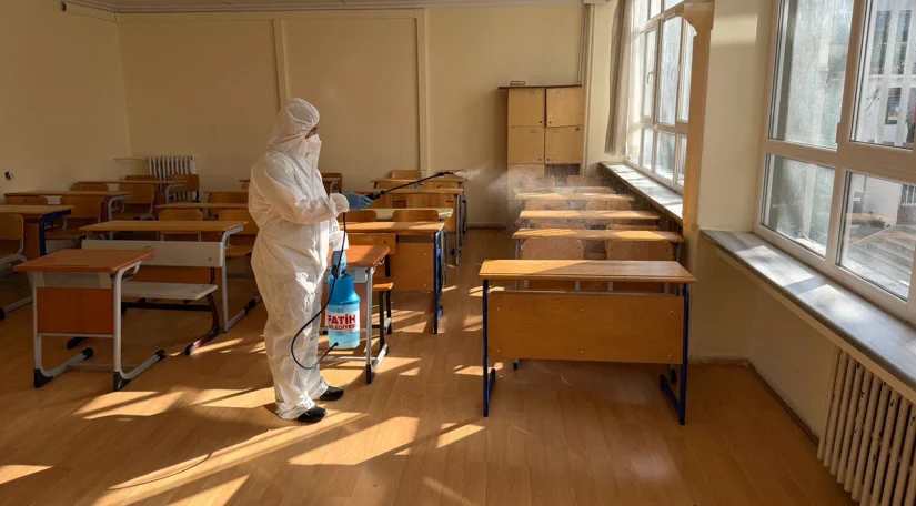 Fatih Belediyesi, yeni eğitim yılı öncesi okullarda ilaçlama ve dezenfeksiyon
