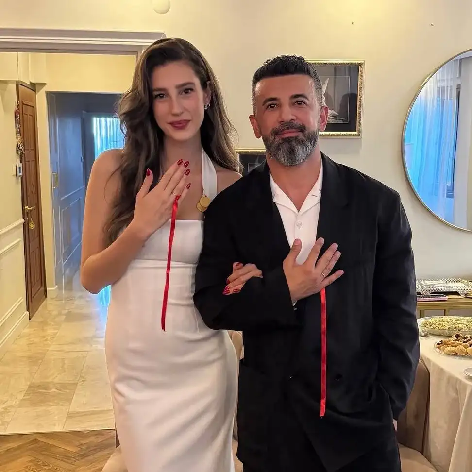Çağatay Ulusoy ile Itır Esen'in yeni sözlüsünün Tolga Akış'a olan