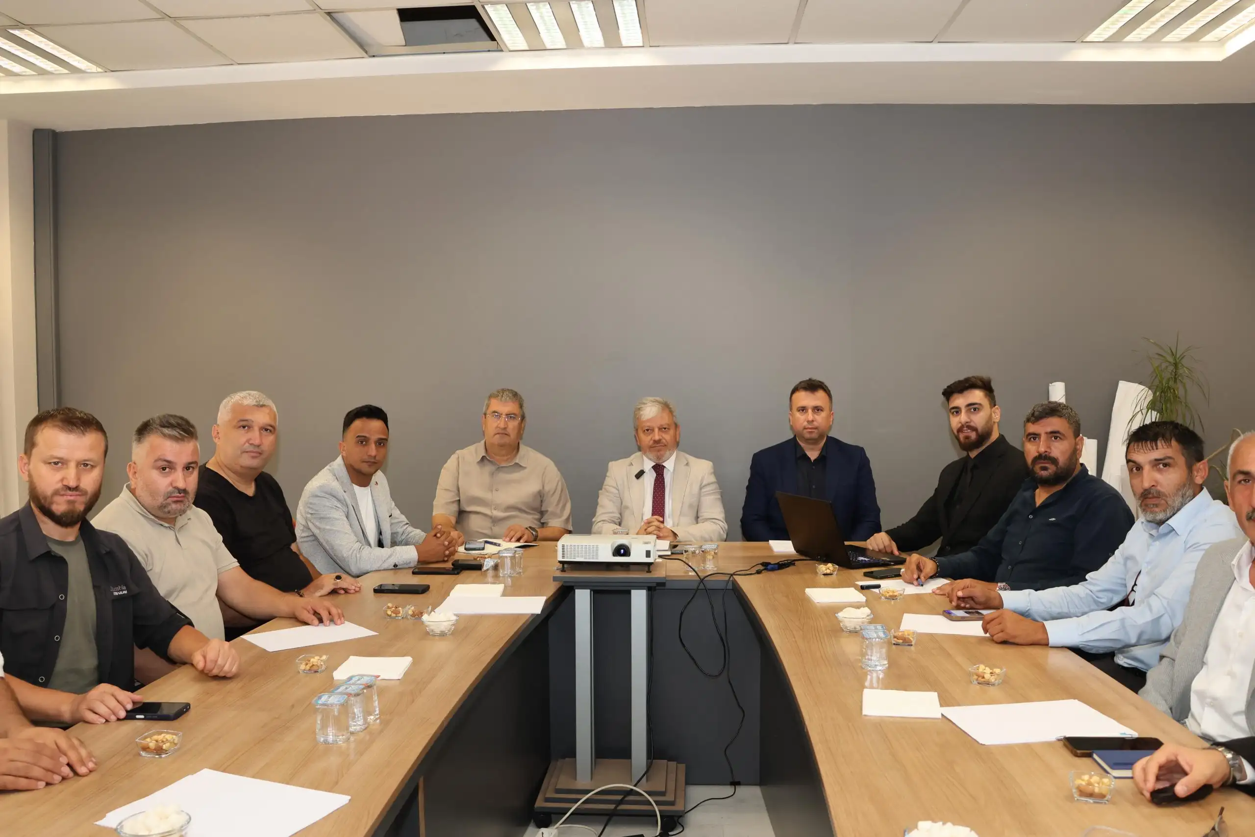 Sultanbeyli’de eğitim altyapısını güçlendirmek amacıyla kapsamlı bir yatırım süreci yürütülüyor.