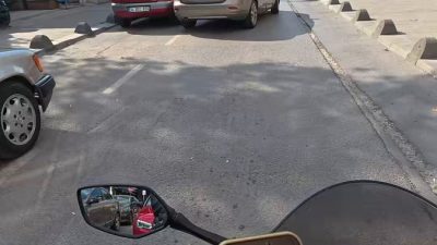İstanbul Sultanbeyli'de yol üzerindeki çukur alana giren motosikletin sürücüsü kontrolünü