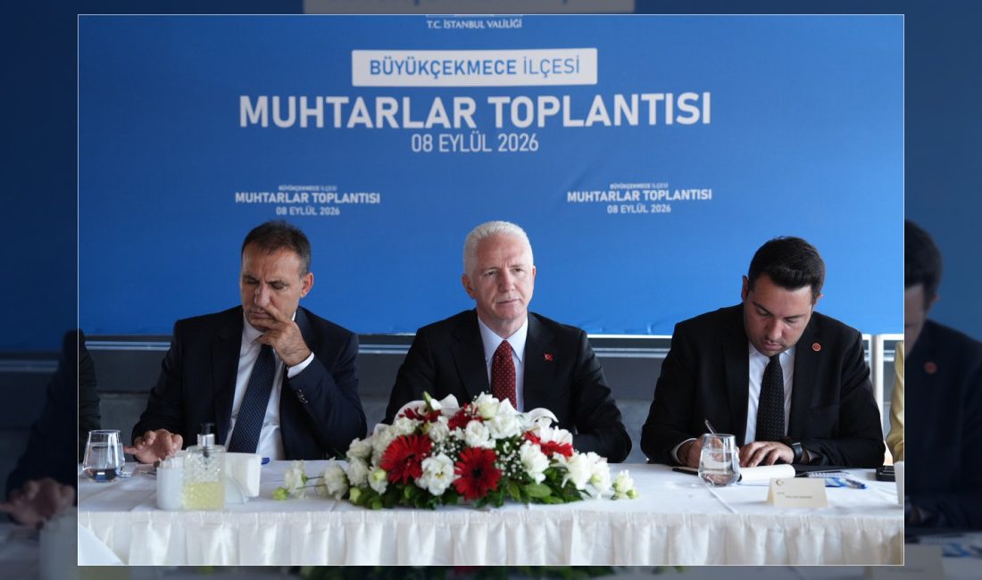 İstanbul Valisi Davut Gül, Büyükçekmece ilçesinde düzenlenen muhtarlar toplantısına başkanlık
