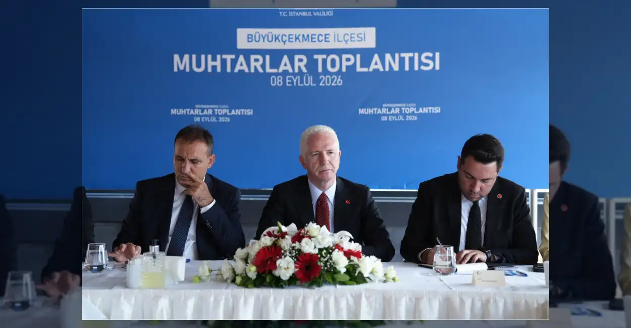 İstanbul Valisi Davut Gül, Büyükçekmece ilçesinde düzenlenen muhtarlar toplantısına başkanlık