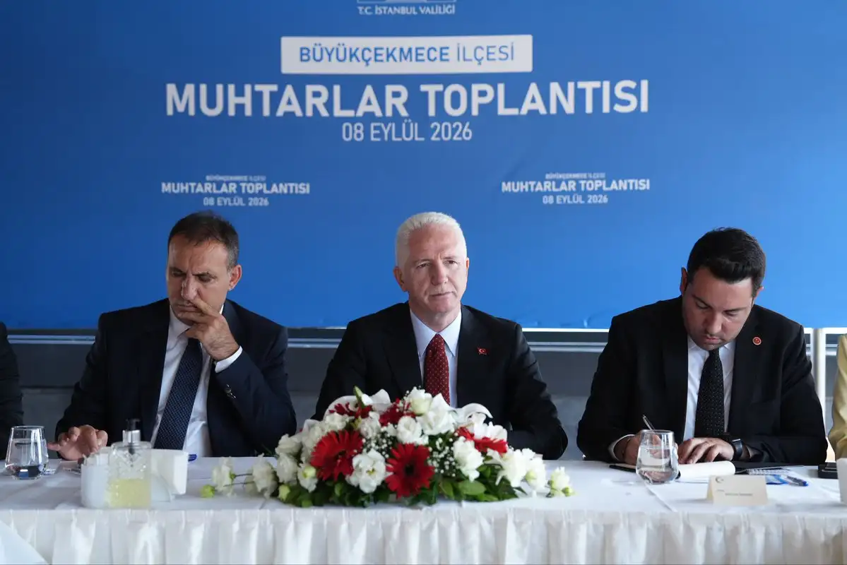 İstanbul Valisi Davut Gül, Büyükçekmece ilçesinde düzenlenen muhtarlar toplantısına başkanlık
