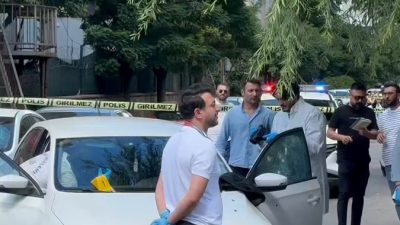 İstanbul'da seyir halindeki bir otomobile düzenlenen silahlı saldırı sonucunda 26