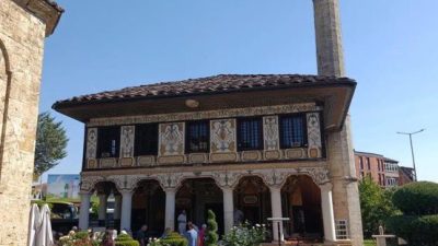 Evlenmek istemeyen iki kız kardeşin çeyiz paralarıyla yaptırdığı bilinen tarihi