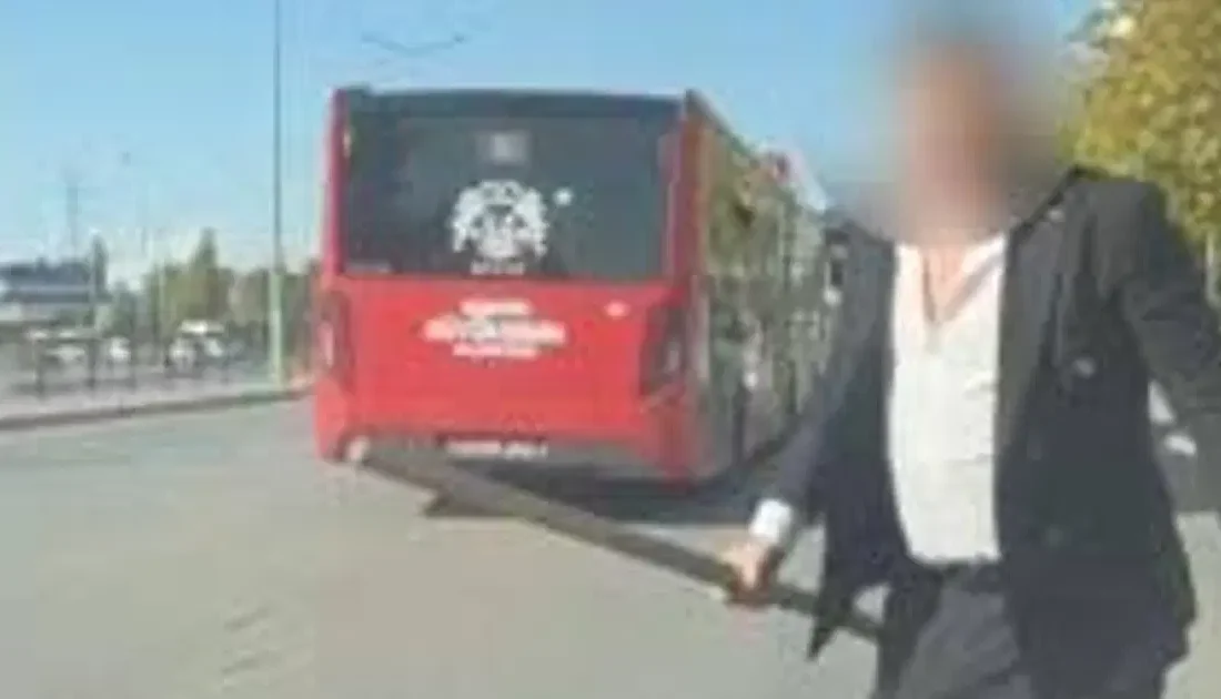Konya'da trafikte yol verme tartışmasında diğer sürücüye sopayla saldıran şüpheli