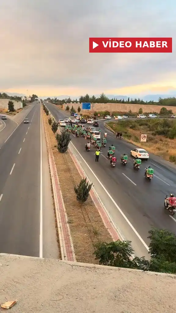 Antalya'da orman yangınlarına müdahale edilen bölgelere yardıma koşan motosikletli kuryelerin