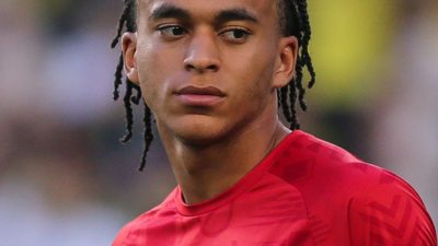 Lille forması giyen Ethan Mbappe, Real Betis karşılaşmasında direkt kırmızı