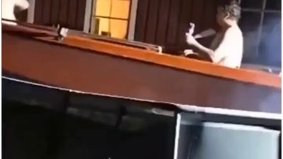 Bahçede bulunan havuzda gerçekleştirilen sıra dışı deneme kısa sürede merak