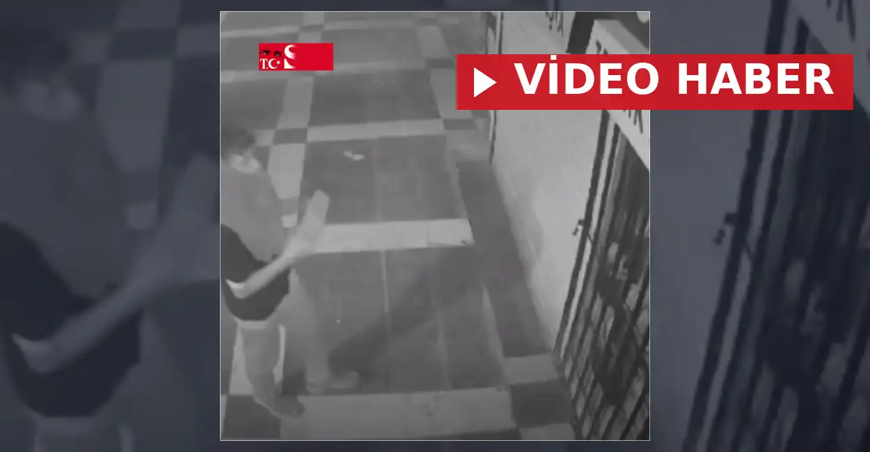 Şanlıurfa'da yüzlerini gizleyen iki şüpheli, taşla camını kırdıkları iş yerinden
