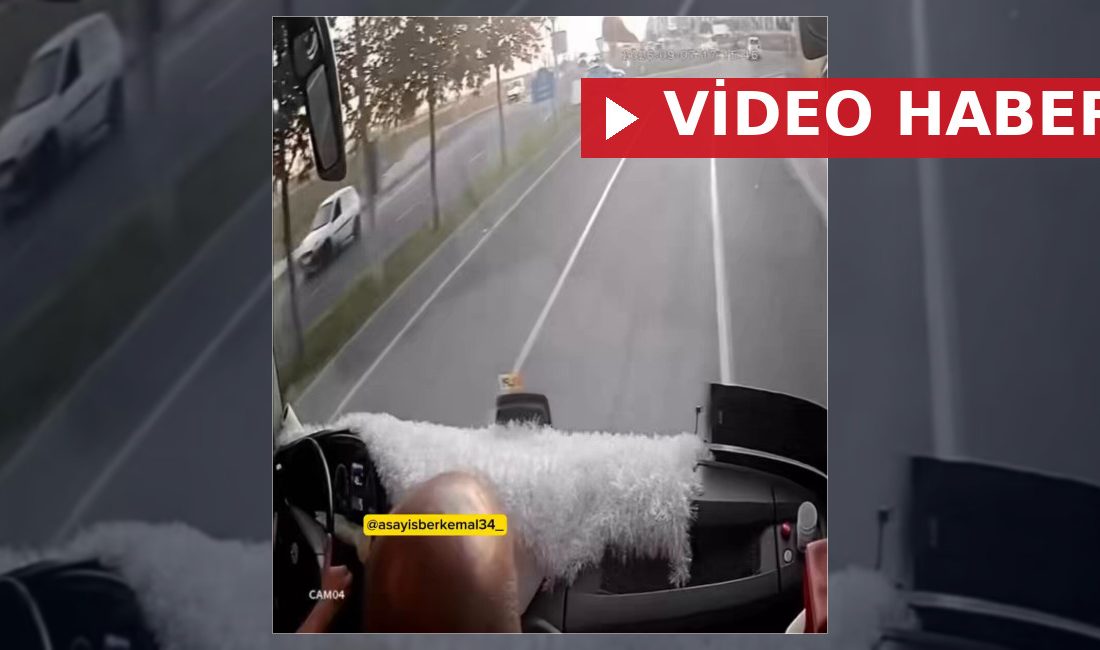 Diyarbakır'da otomobil yayalara çarptı: Diyarbakır'da kavşağa kontrolsüz giren bir otomobilin