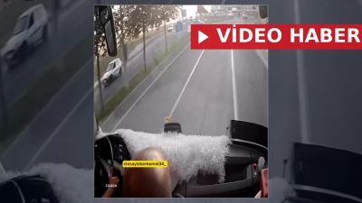 Diyarbakır'da otomobil yayalara çarptı: Diyarbakır'da kavşağa kontrolsüz giren bir otomobilin