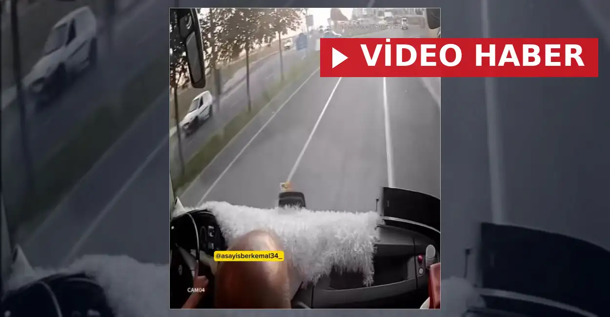Diyarbakır'da otomobil yayalara çarptı: Diyarbakır'da kavşağa kontrolsüz giren bir otomobilin