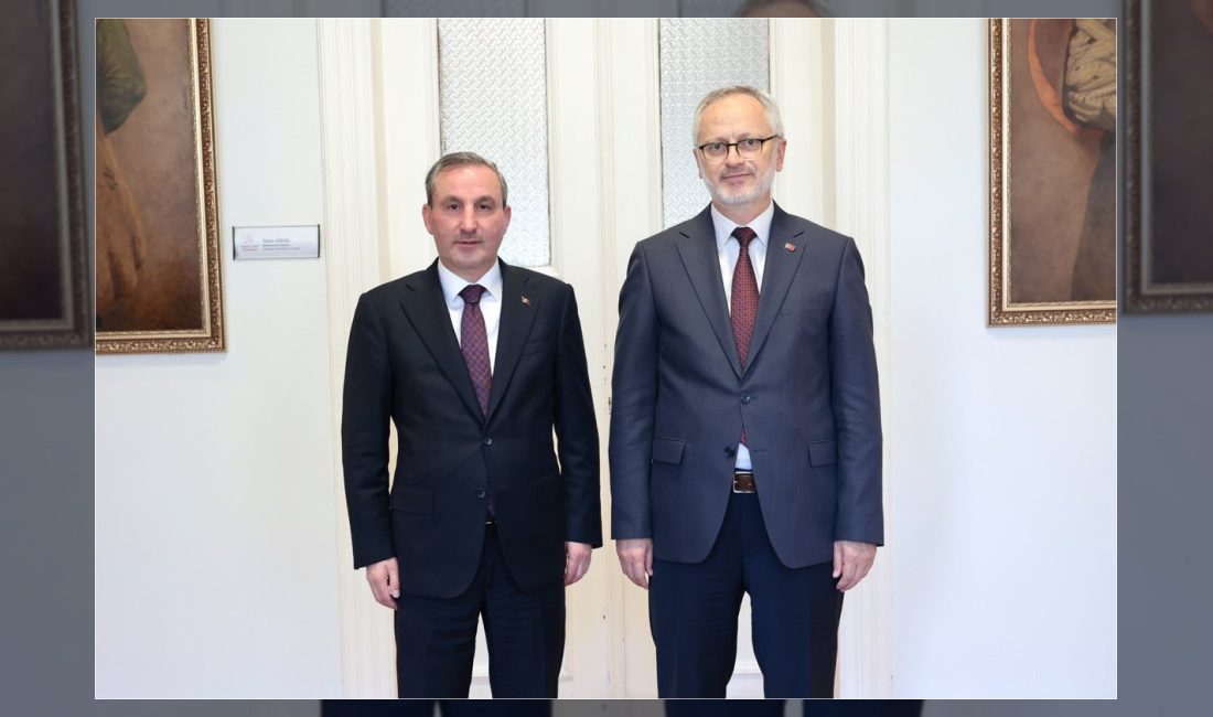 Sultanbeyli Belediye Başkanı Ali Tombaş, İZÜ Rektörü Prof. Dr. İsmail