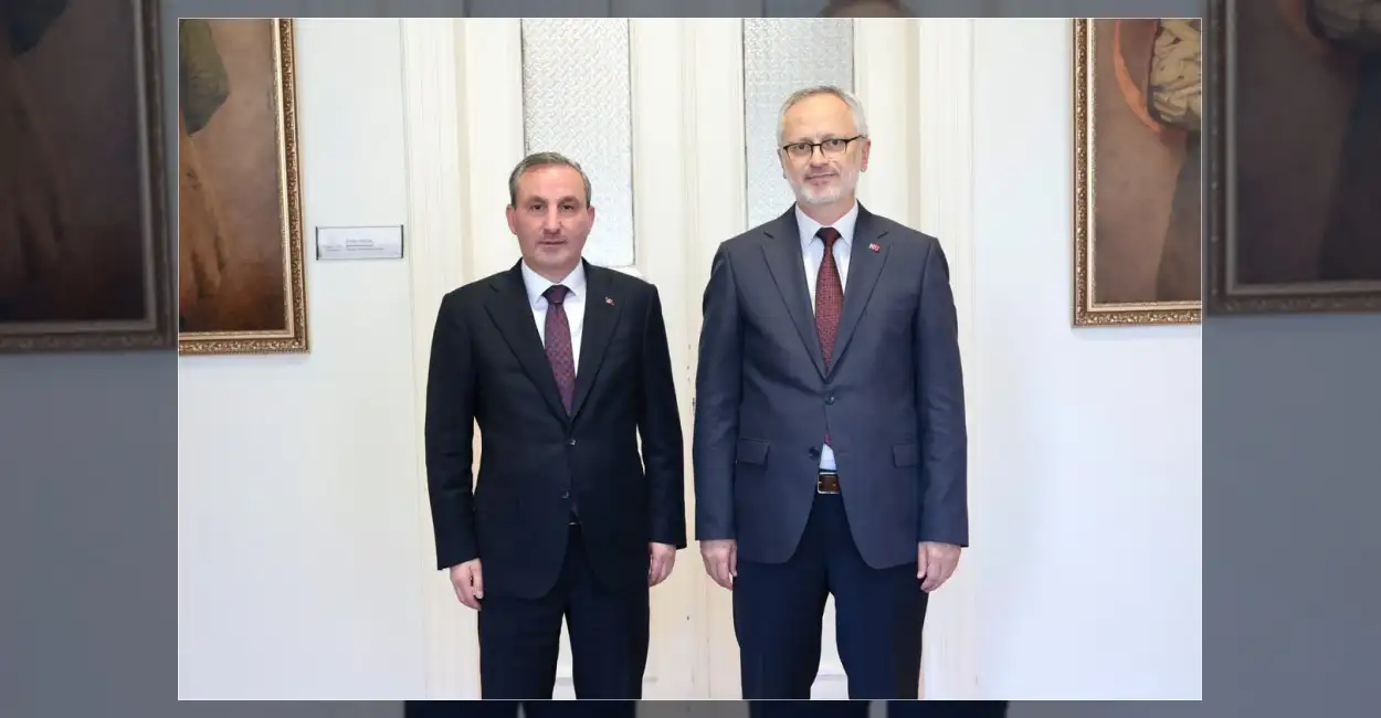 Sultanbeyli Belediye Başkanı Ali Tombaş, İZÜ Rektörü Prof. Dr. İsmail