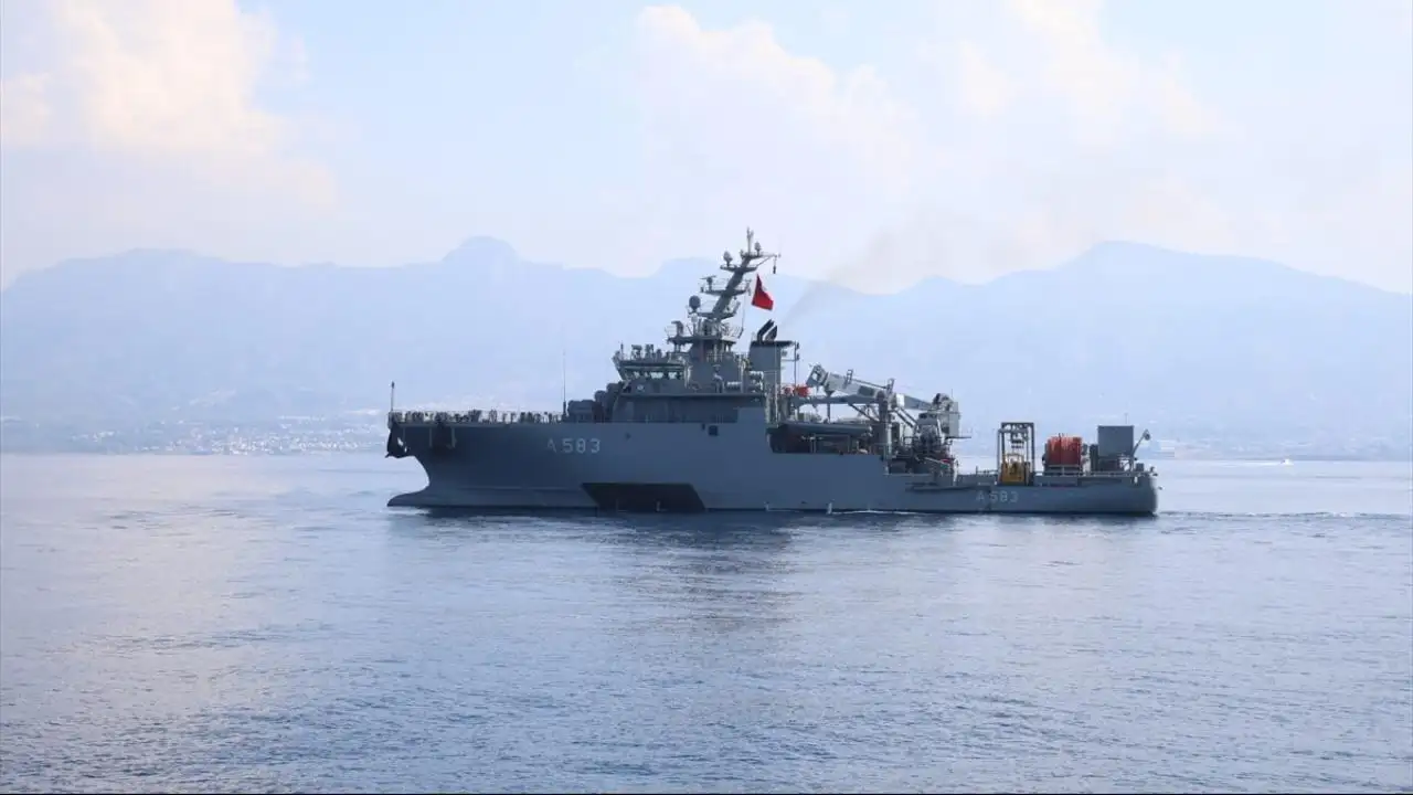 Türk Deniz Kuvvetleri envanterindeki TCG Alemdar, TCG Işın ve TCG