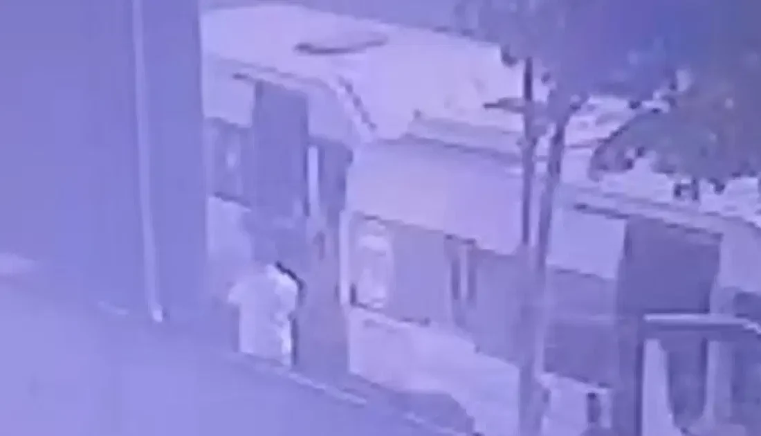 Arnavutköy'de akaryakıt tartışması yüzünden işçi servisi şoförünü 4 kurşunla öldüren