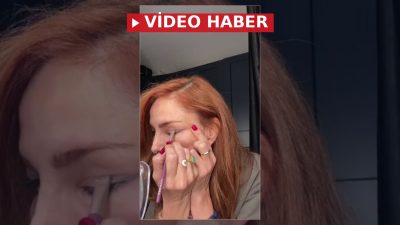 Ünlü oyuncu Mine Tugay, sosyal medyada paylaştığı makyaj videosunda yüzündeki