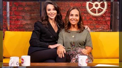 Smart Sahne programına konuk olan Tuvana Türkay ve Çiçek Dilligil,