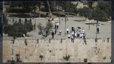 İsrail polisinin korumasındaki 1792 kişi Mescid-i Aksa'ya baskın düzenlerken, Kudüs'te
