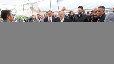 Çekmeköy'de düzenlenen Türkiye Yüzyılı Buluşmaları kapsamında mahalleler gezildi, esnaf ve