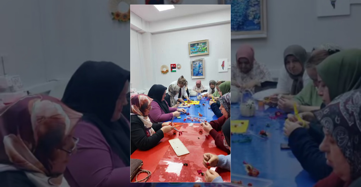 Arnavutköy Belediyesi Kadın Kültür ve Sanat Merkezi'nde ipek kozası yapımı