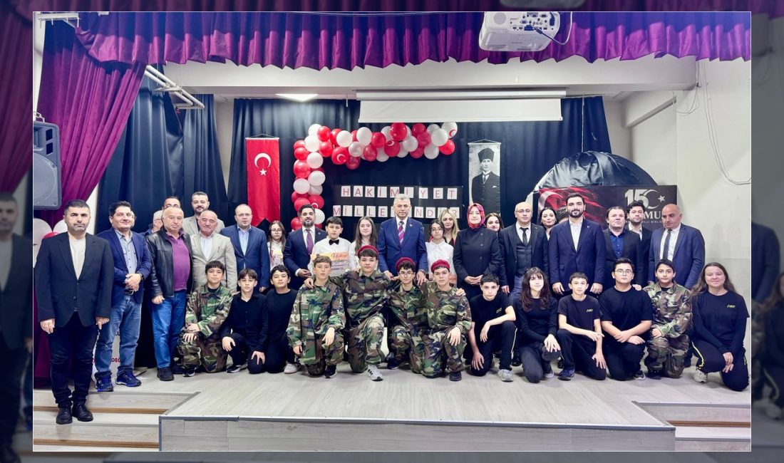 Eyüpsultan'da Şehit Murat Karakuş Ortaokulu öğrencileri, 15 Temmuz Demokrasi Zaferi