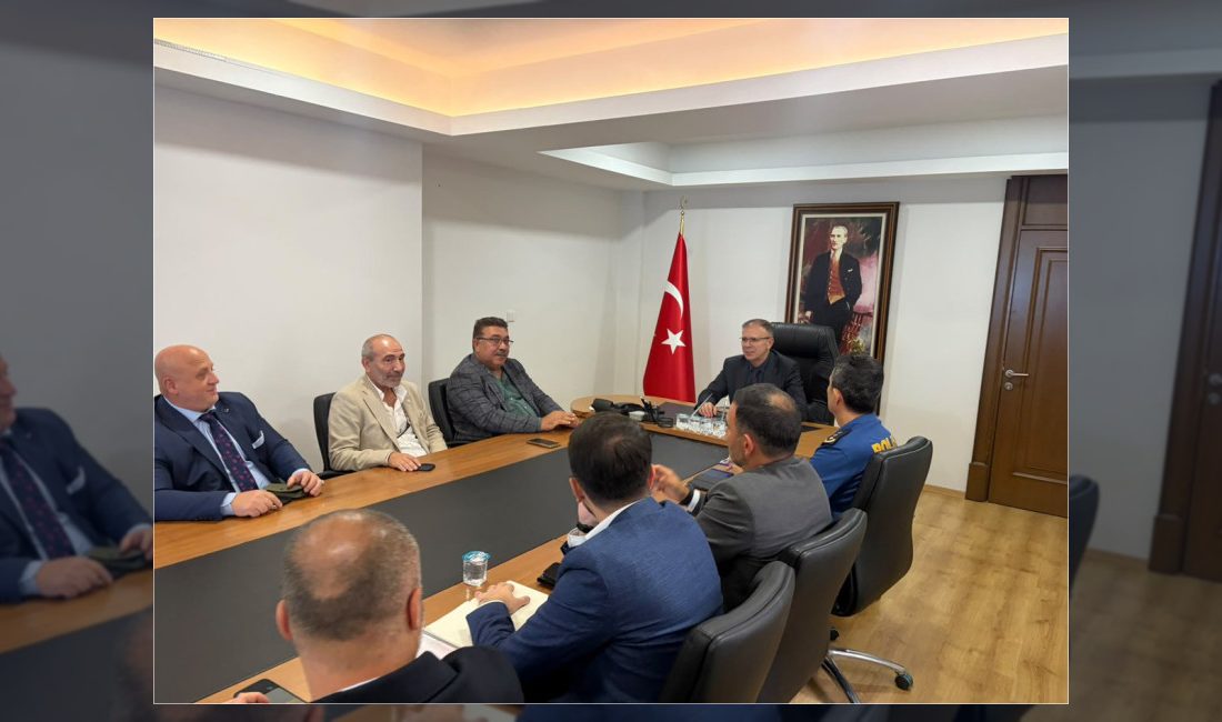 Fatih Kaymakamı Cafer Sarılı başkanlığında toplanan İlçe Spor Güvenlik Kurulu,