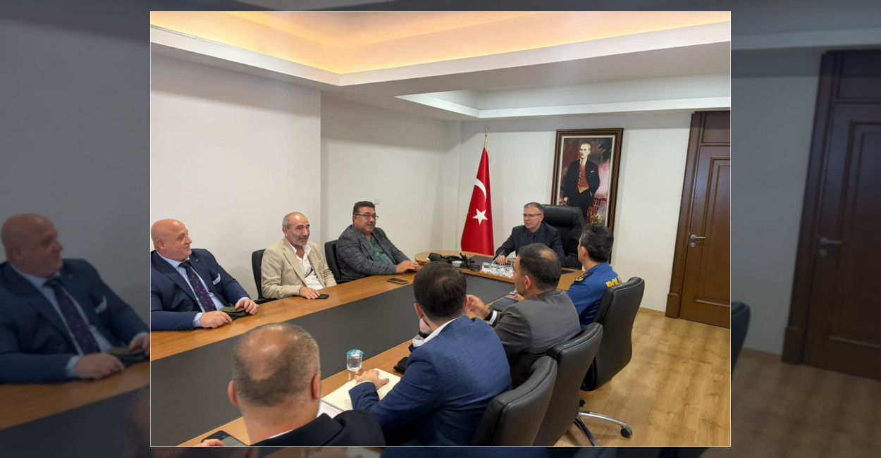 Fatih Kaymakamı Cafer Sarılı başkanlığında toplanan İlçe Spor Güvenlik Kurulu,