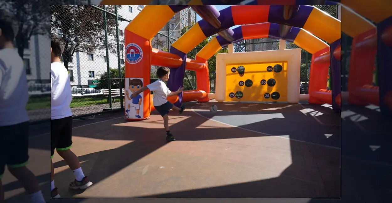 Maltepe Belediyesi'nin düzenlediği spor ve oyun etkinlikleriyle çocuklar yaz tatilini