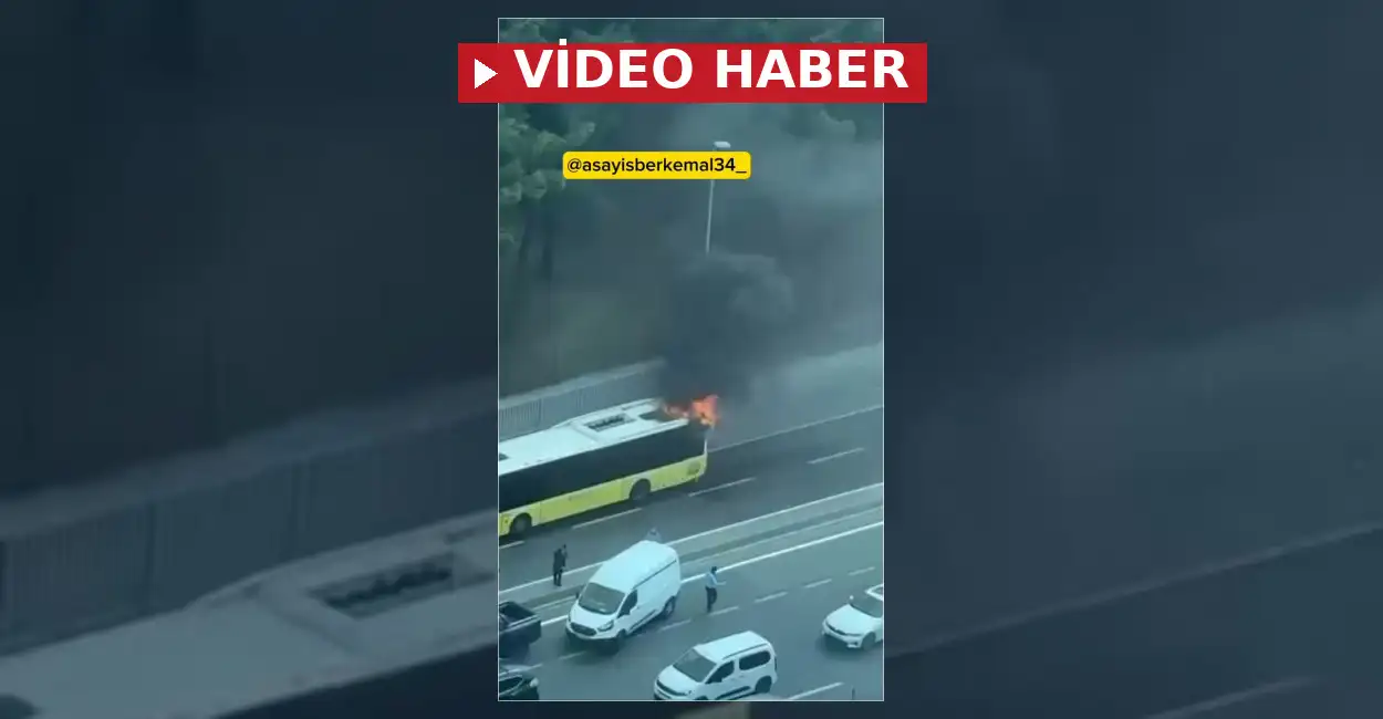 İstanbul Bahçelievler ilçesinde seyir halindeki bir İETT otobüsünün motor kısmında