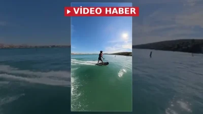 Ünlü isim Çağla Şıkel, tatilinde jetsurf üzerinde kaydığı nefes kesici
