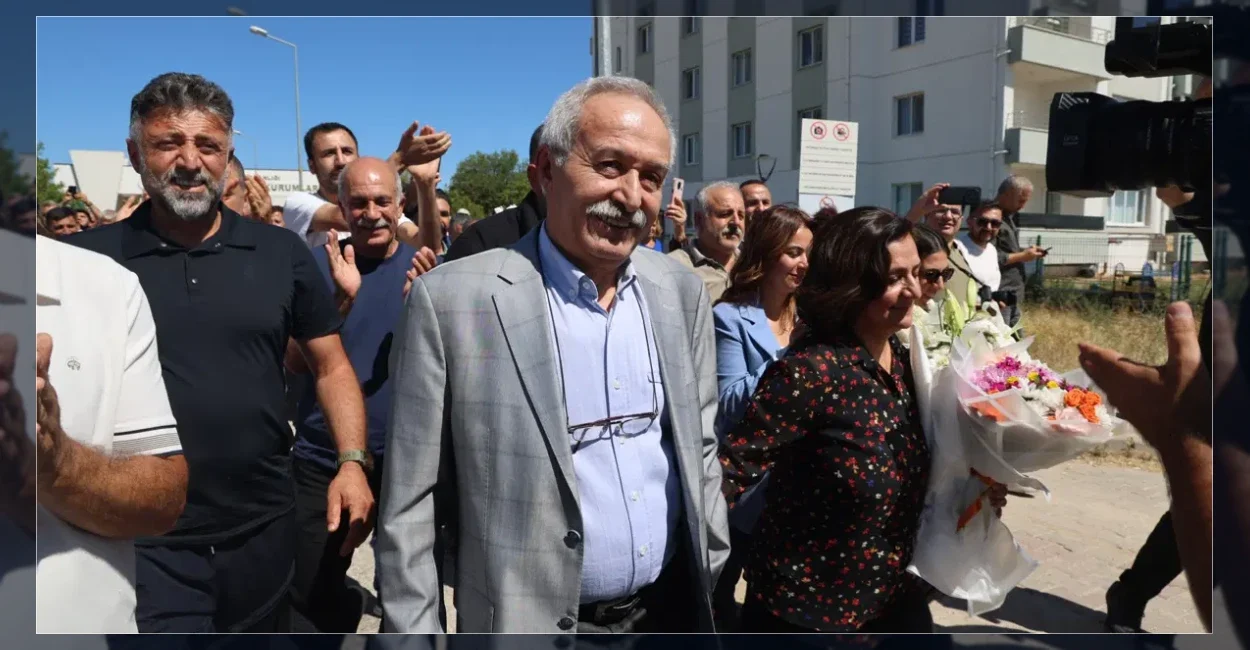 Eski Diyarbakır Büyükşehir Belediye Başkanı Selçuk Mızraklı tahliye edildi